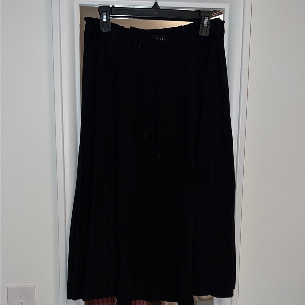 Athleta pleated Black Midi Skirt